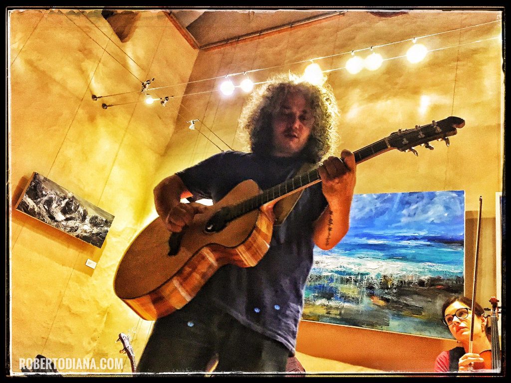 Roberto Diana acoustic Guitar Live
